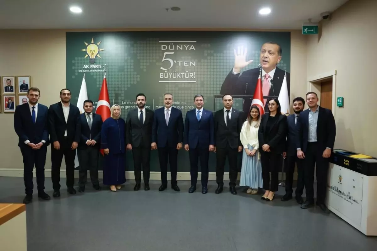 Dışişleri Bakanı Hakan Fidan, AK Parti Dış İlişkiler Başkanı ile Görüştü