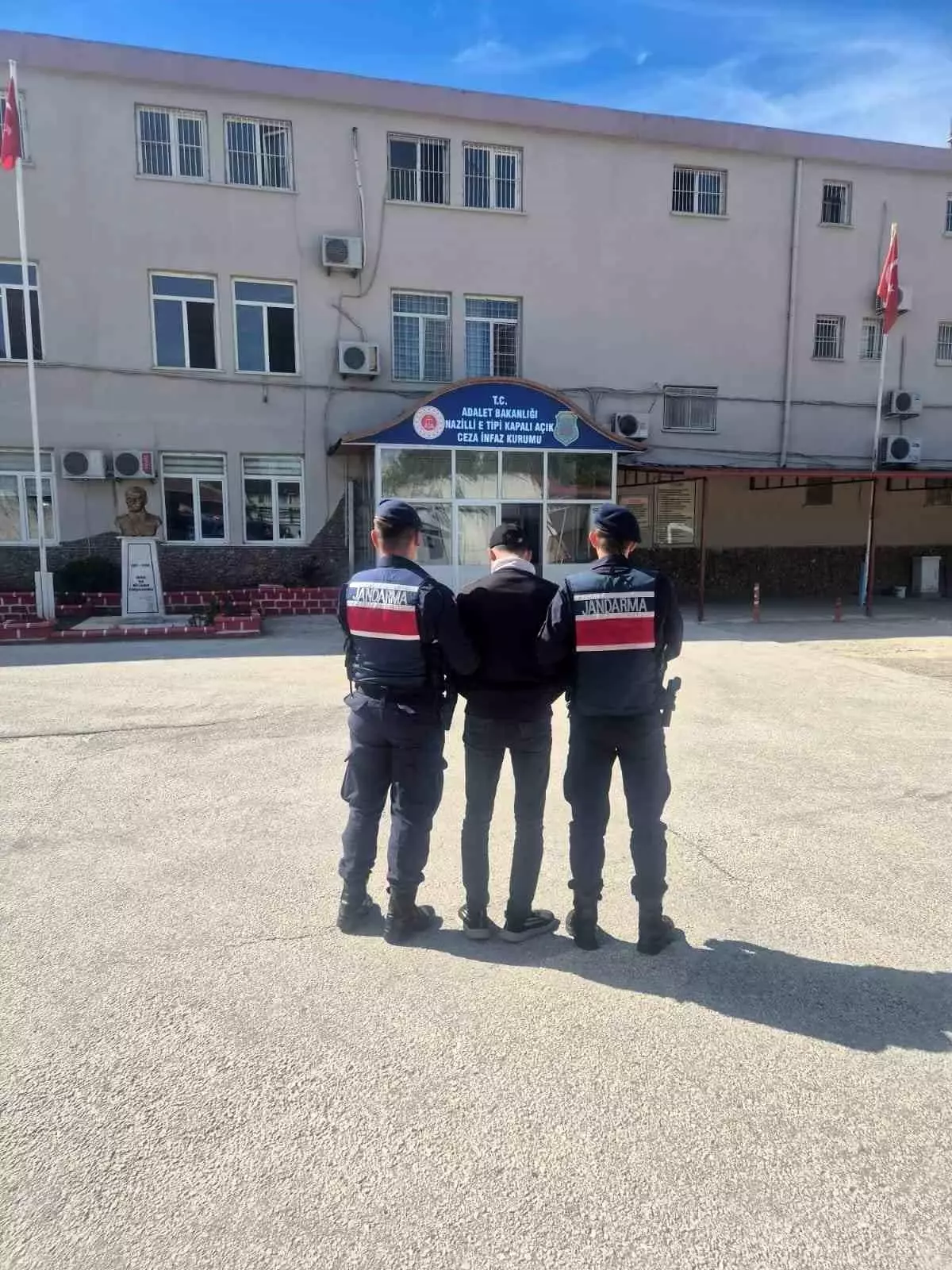 Aranan Hırsızlık Zanlısı Yakalandı