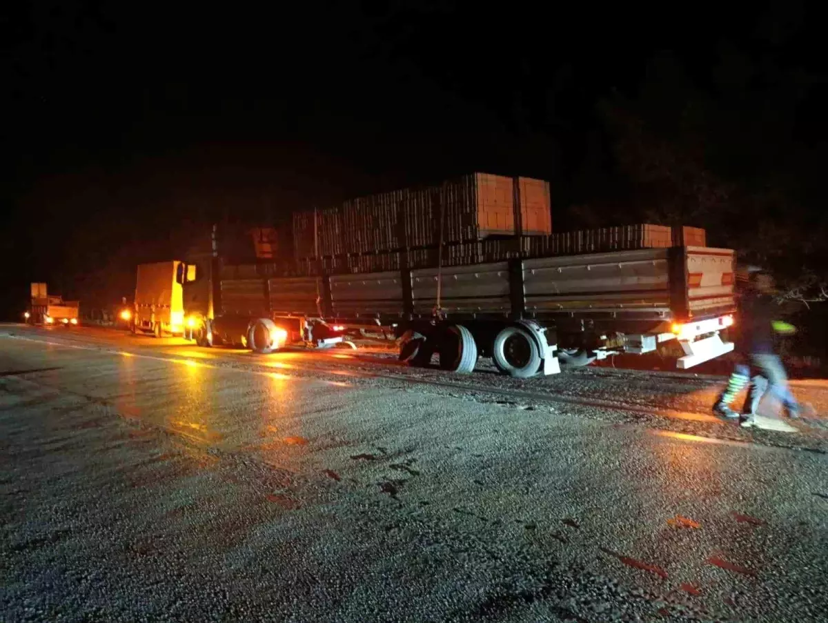 Burdur\'da Trafik Kazası: 1 Ölü, 2 Yaralı