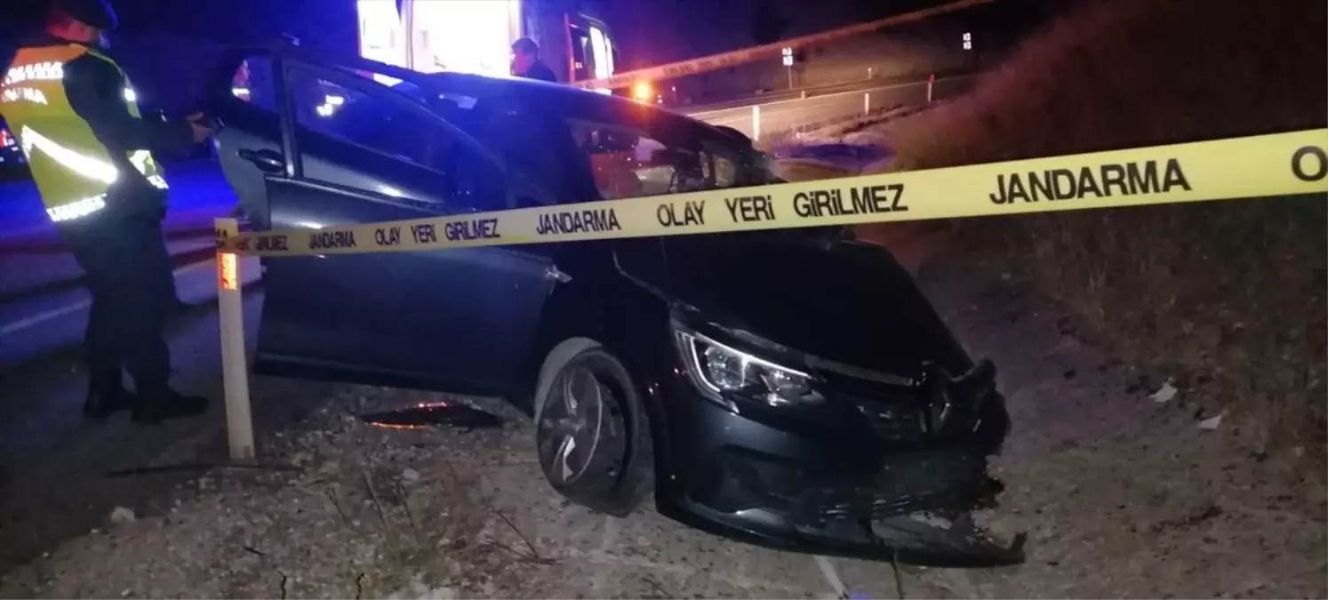 Bucak\'ta Otomobil-Tır Çarpışması: 1 Ölü, 2 Yaralı