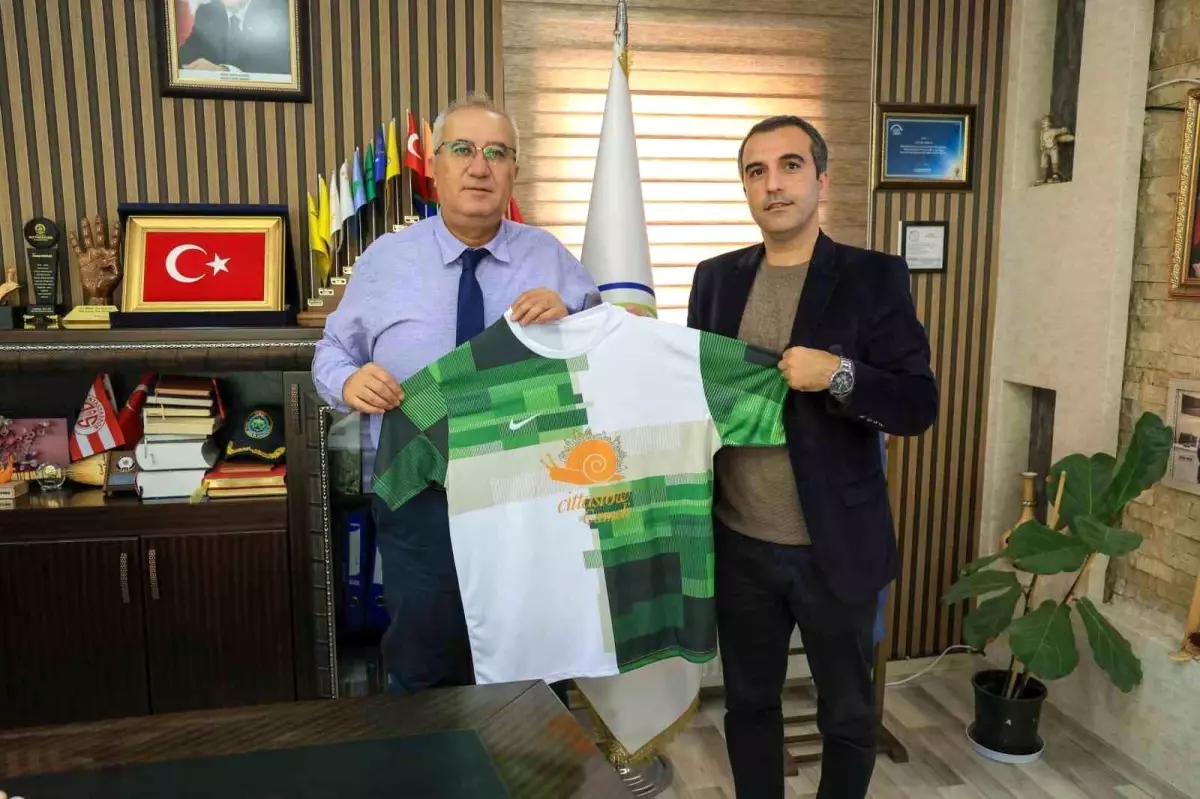 Çameli MYO Takımına \'Cittaslow Çameli\' Forma Desteği