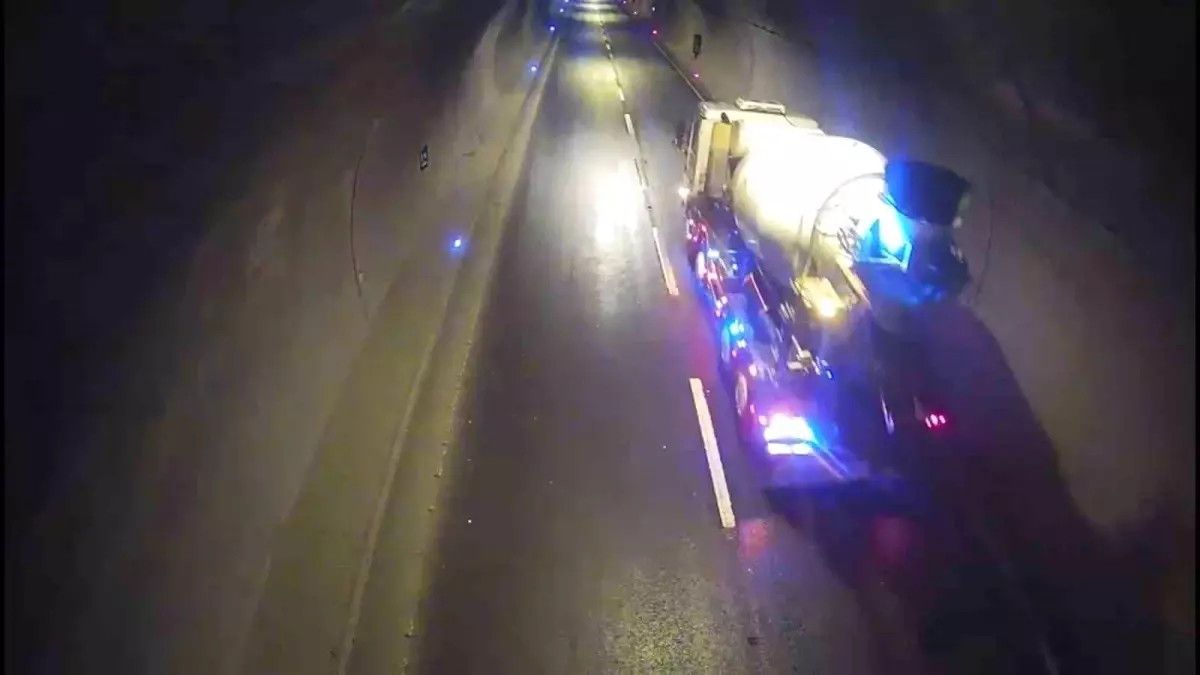 Cumhurbaşkanı Erdoğan\'ın Rize\'de konvoyunun geçeceği tünelde trafik polisleri olası kazayı önledi