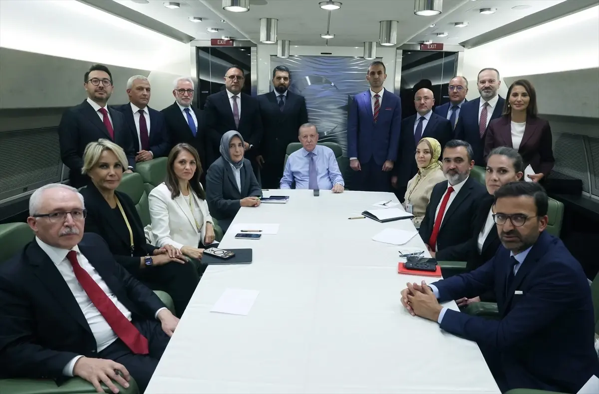 Cumhurbaşkanı Erdoğan, Mısır ziyareti dönüşü gazetecilerin sorularını yanıtladı: (1)