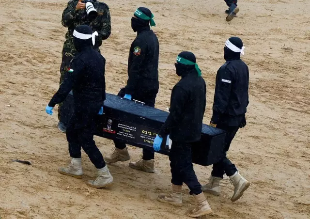 Hamas, Trump'ın açıklamalarından sonra İsrailli esirlerin cenazelerini teslim etmeye başladı