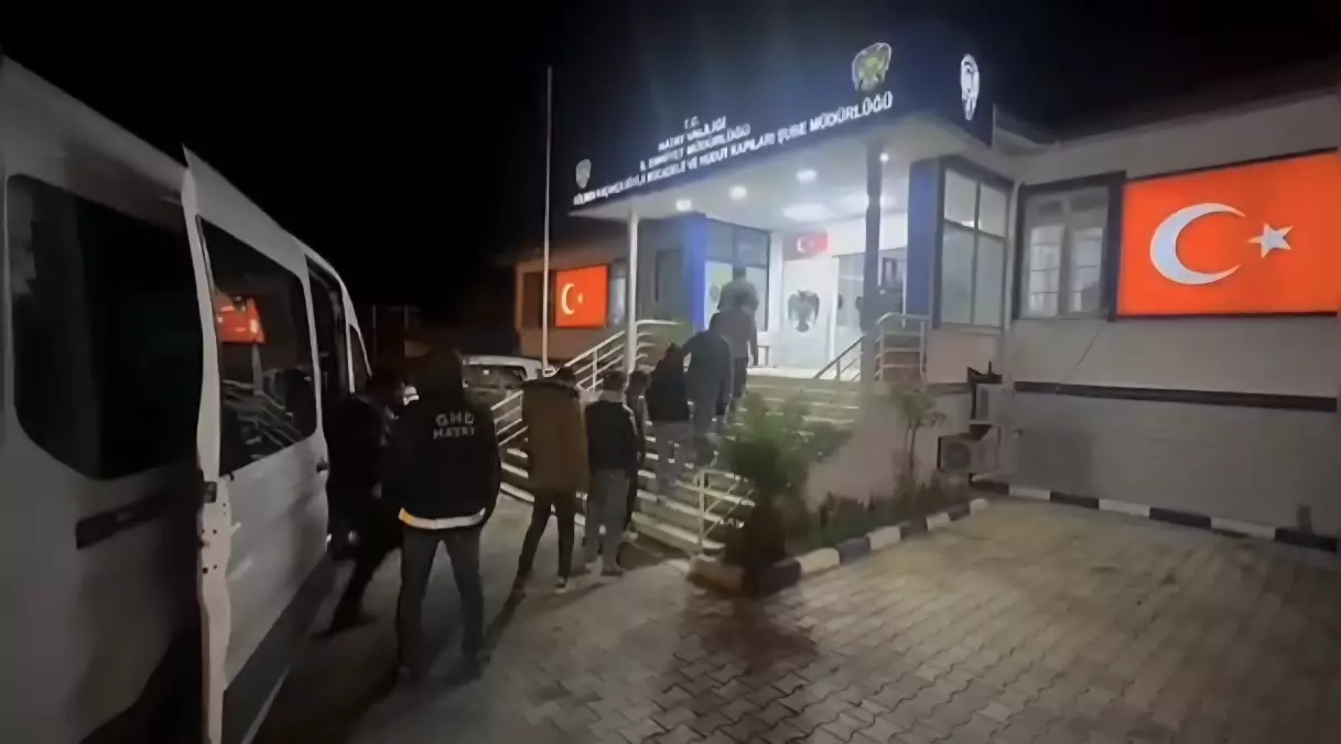 Hatay\'da 28 Kaçak Göçmen Yakalandı