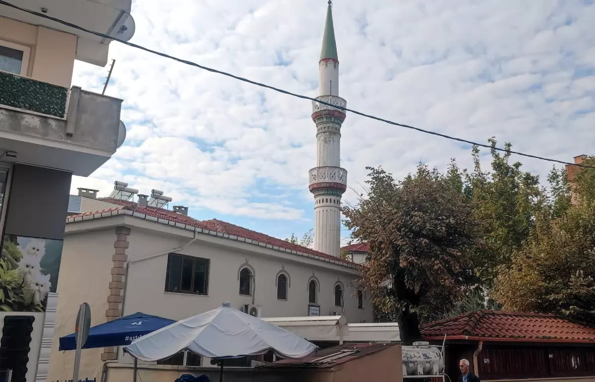 Kendi Selasını Okuttu