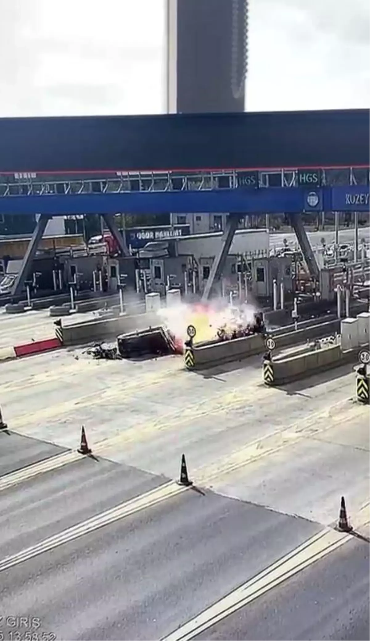 Kuzey Marmara Otoyol gişesinde feci kaza: Yanarak can verdi