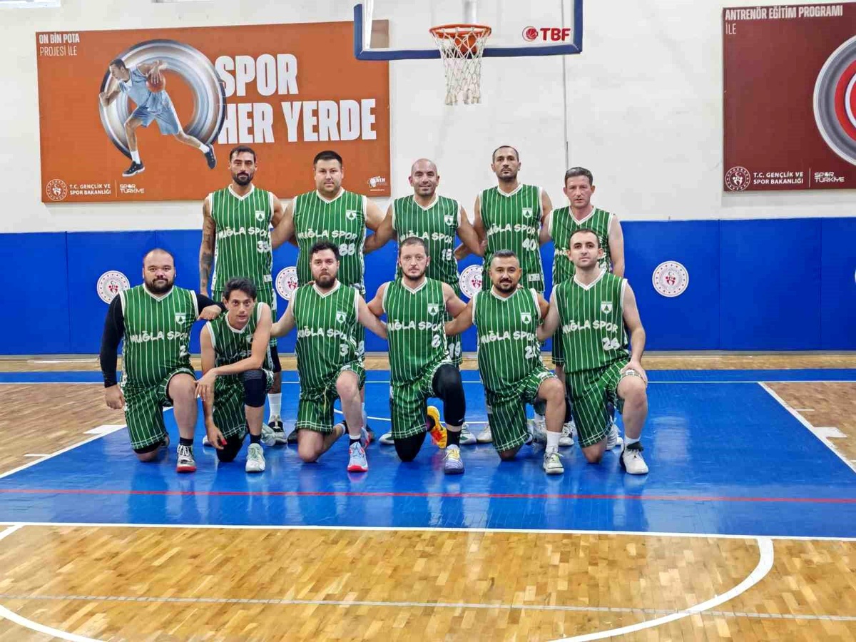 Muğlaspor\'un Basketbol Takımı 30 Yıl Aradan Sonra Galibiyetle Dönüş Yaptı