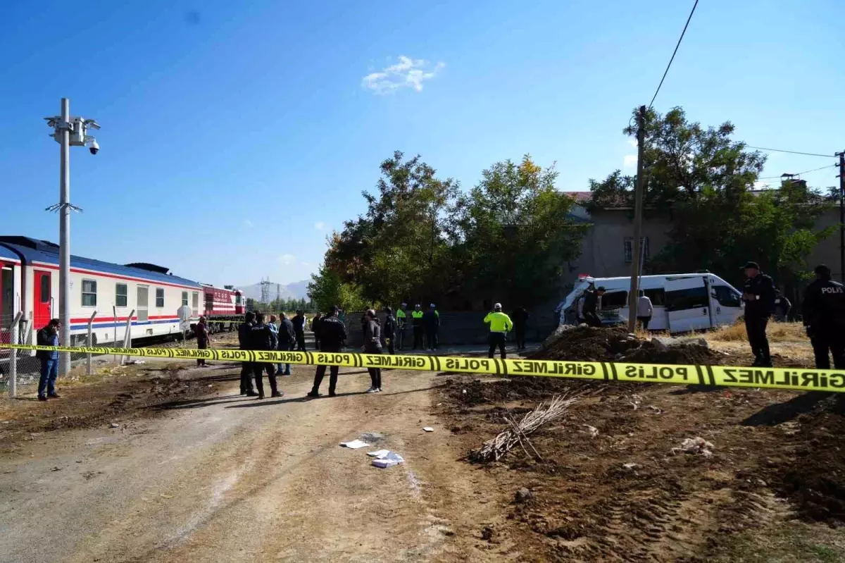 Muş\'ta Tren Kazasında 17 Öğrenci Yaralandı