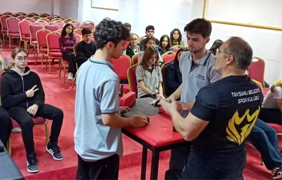 Tavşanlı Belediye Spor Kulübü\'nden Liselilere Bilek Güreşi Eğitimi
