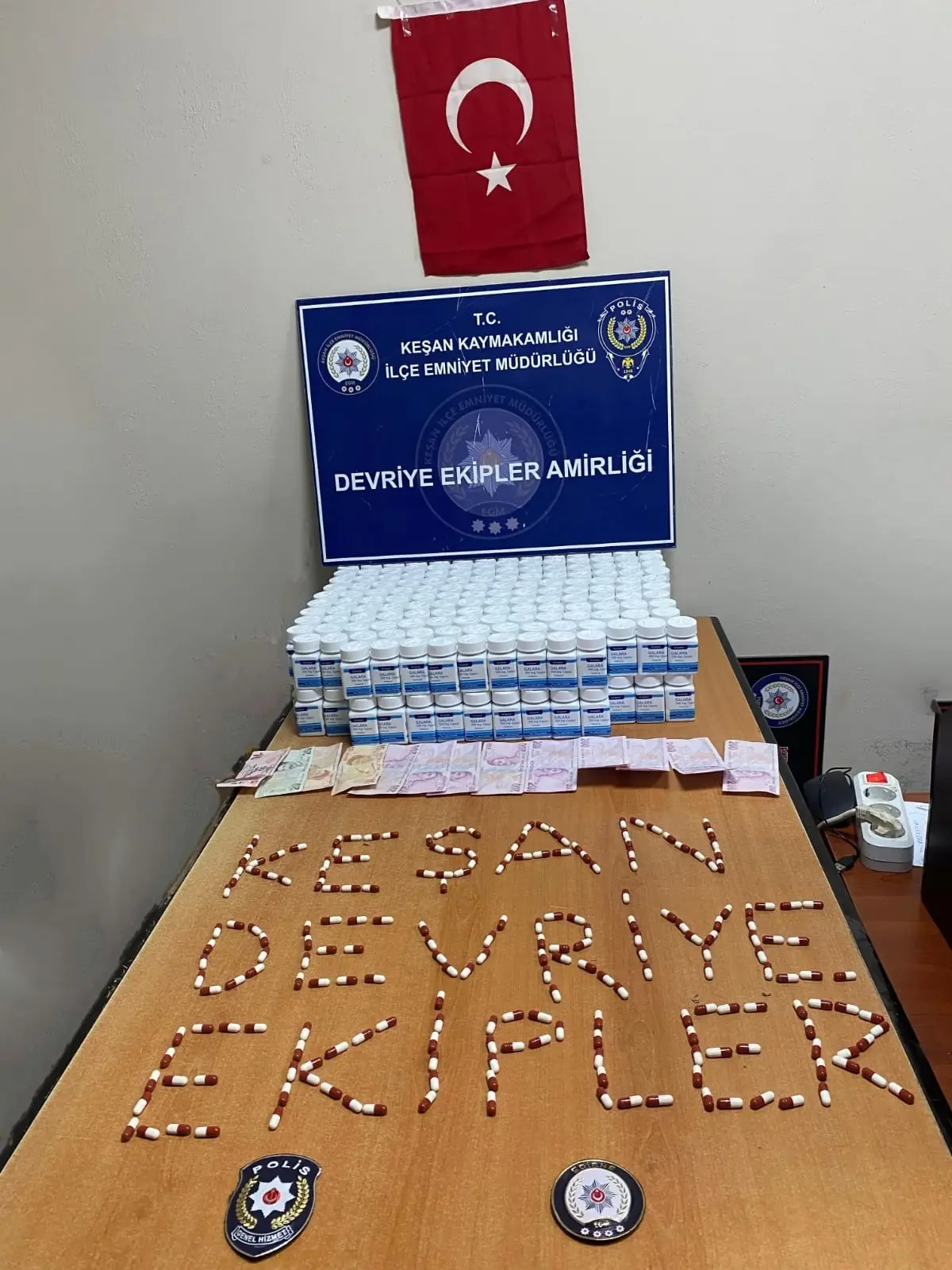 Edirne\'de Araçta 16 Bin Sentetik Hap Ele Geçirildi