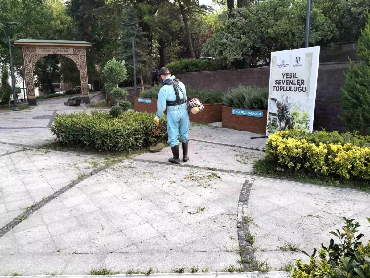 Kocaeli\'de Saygınlar Kulübü\'nde Çim Biçme ve Bakım Çalışmaları