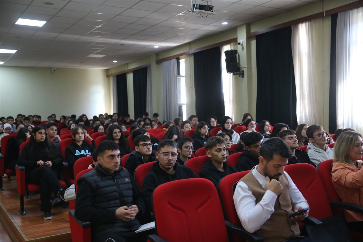 Mustafa Arıkoğlu, Şeker ile Evcil Hayvanlara Dikkat Çekiyor