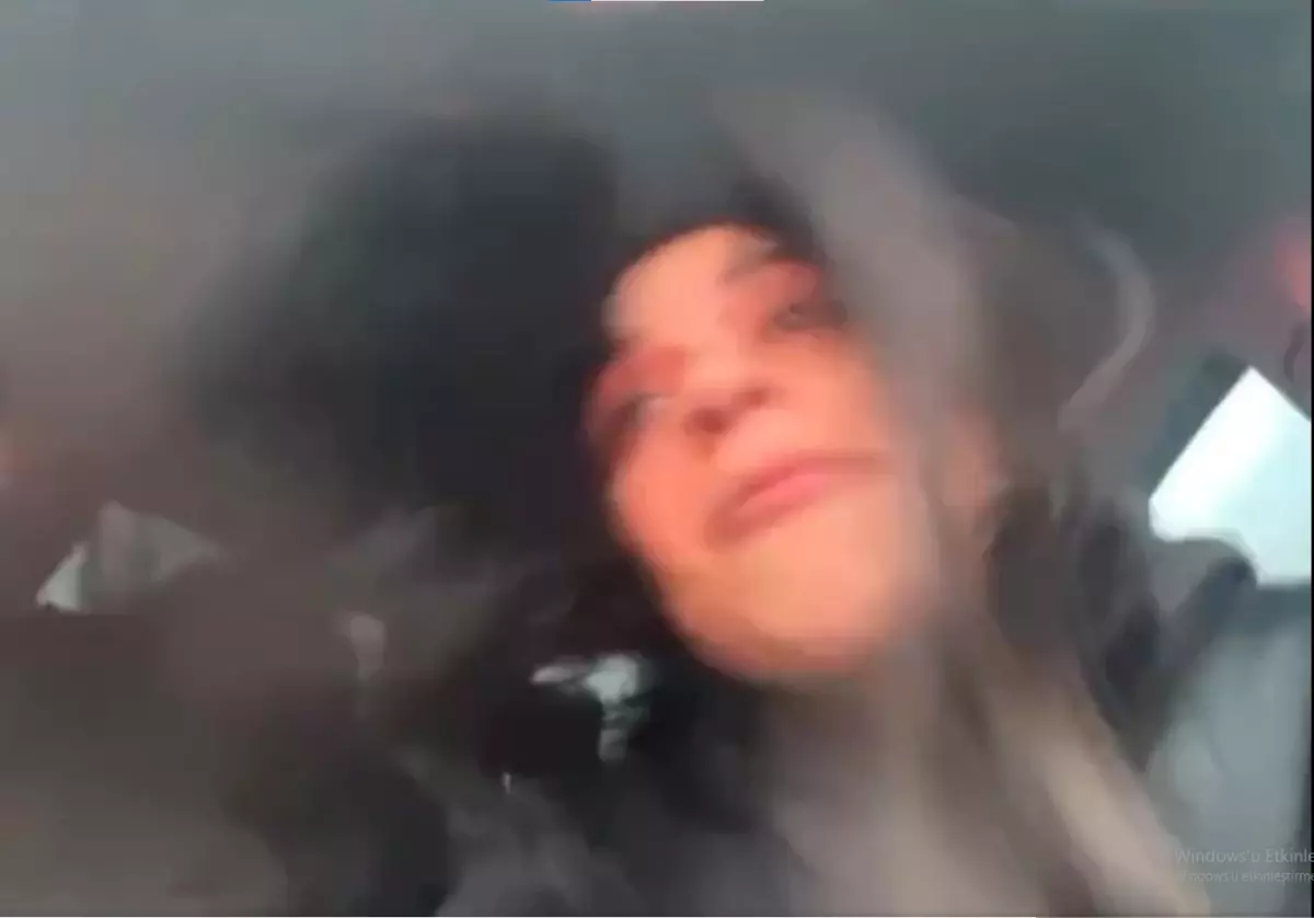 Telefonla video çekerken ölümden döndüler