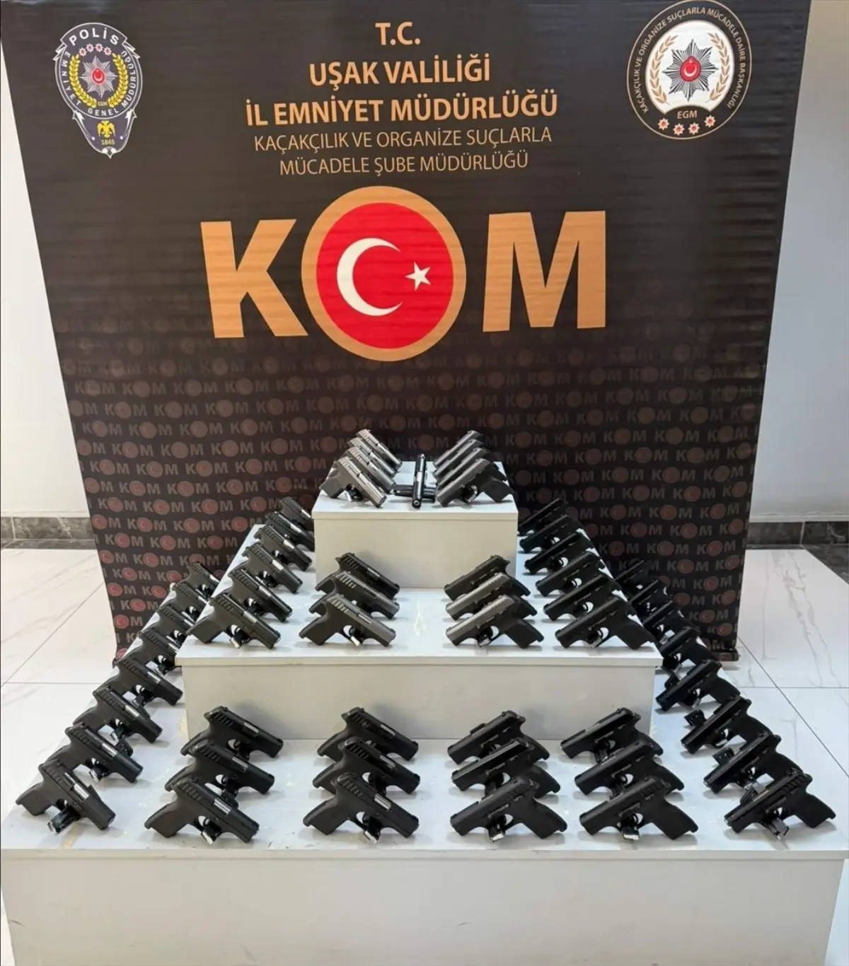 Uşak\'ta Otobüste 55 Tabanca Ele Geçirildi