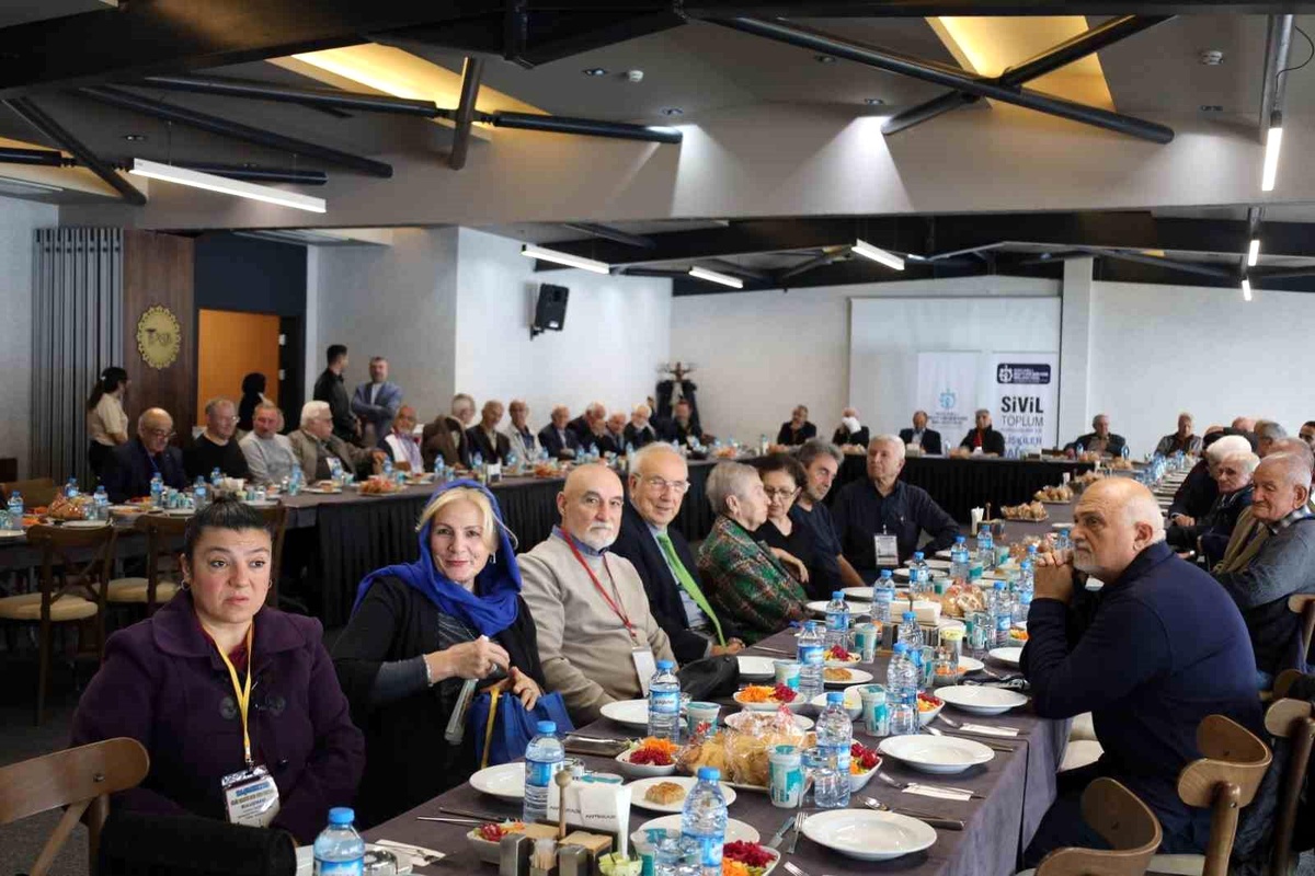 Kocaeli Sanat Okulu Mezunları Nostaljik Buluşmada Bir Araya Geldi