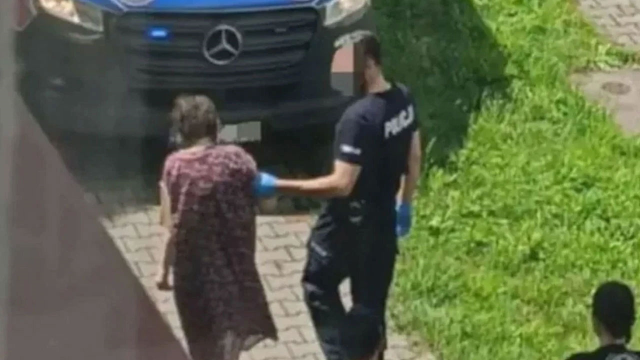 Ailesi 15 yaşındayken 'kayıp' diyerek eve hapsetti, 27 yıl sonra kurtarıldı Ailesi 15 yaşındayken 'kayıp' diyerek eve hapsetti, 27 yıl sonra kurtarıldı