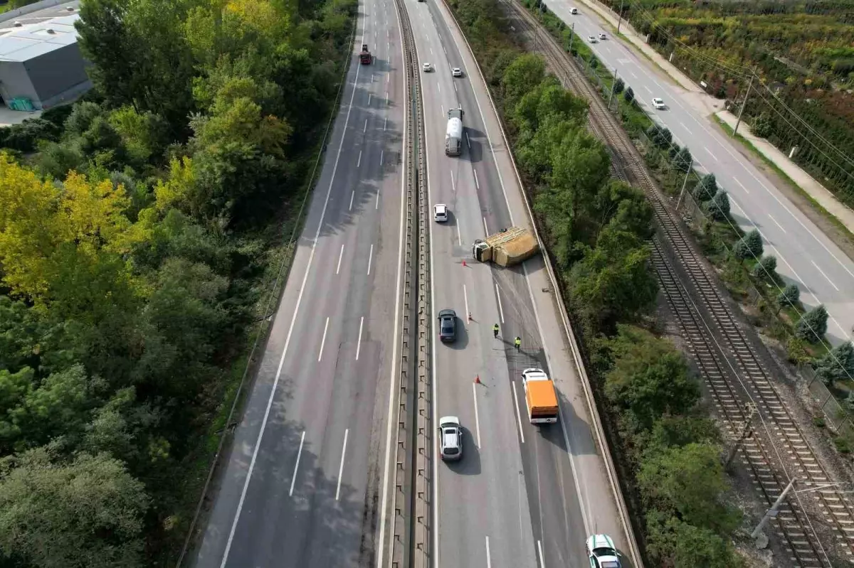 Sakarya\'da Kamyonet Kaza Yaptı