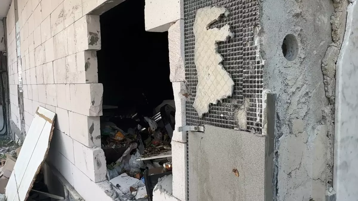 Evsizler Yıkılmayan Binaları Mesken Tuttu