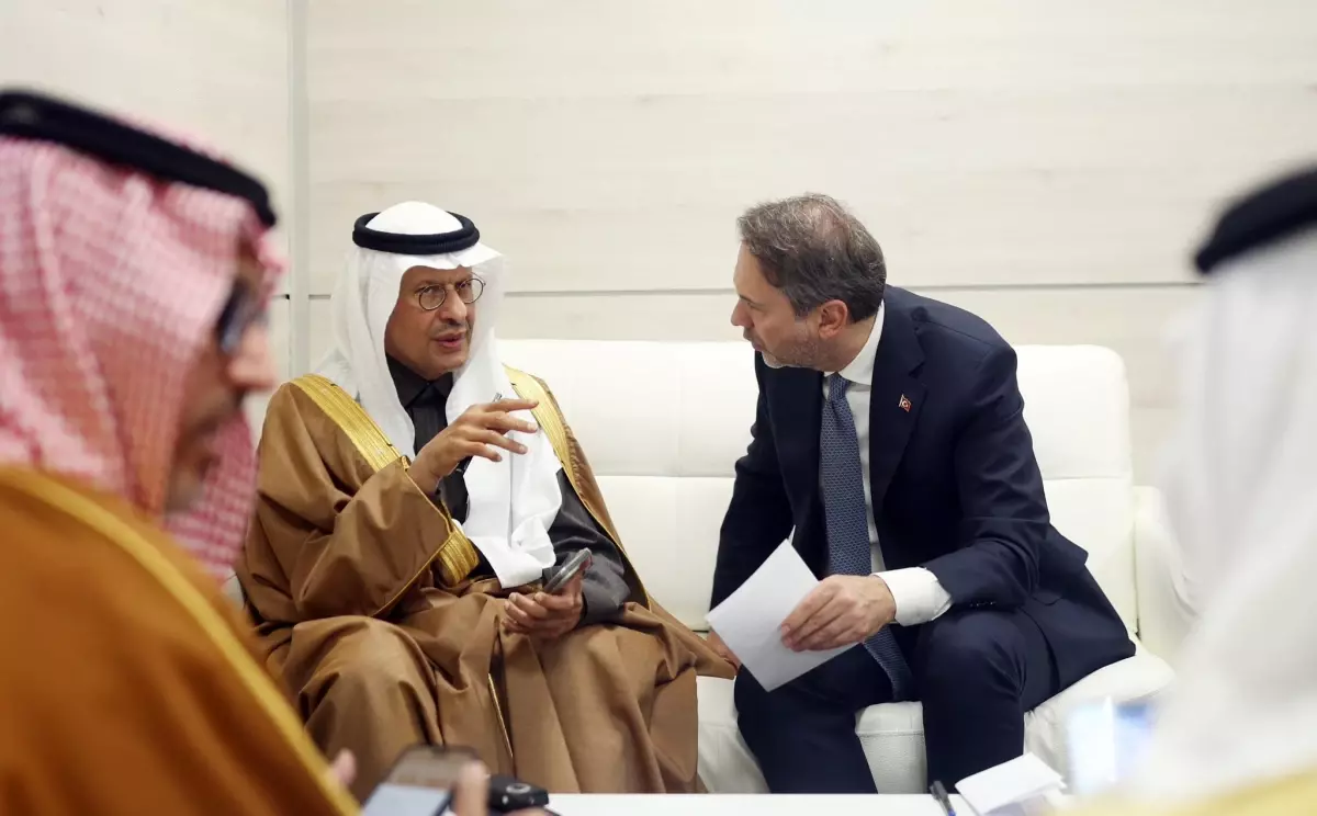 Bayraktar Moskova\'da Suudi Bakan ile Görüştü