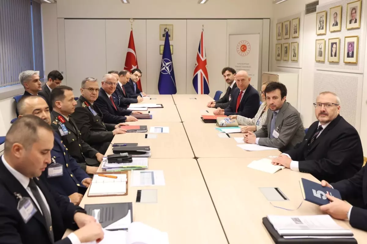 Güler ve Healey Brüksel\'de Bir Araya Geldi