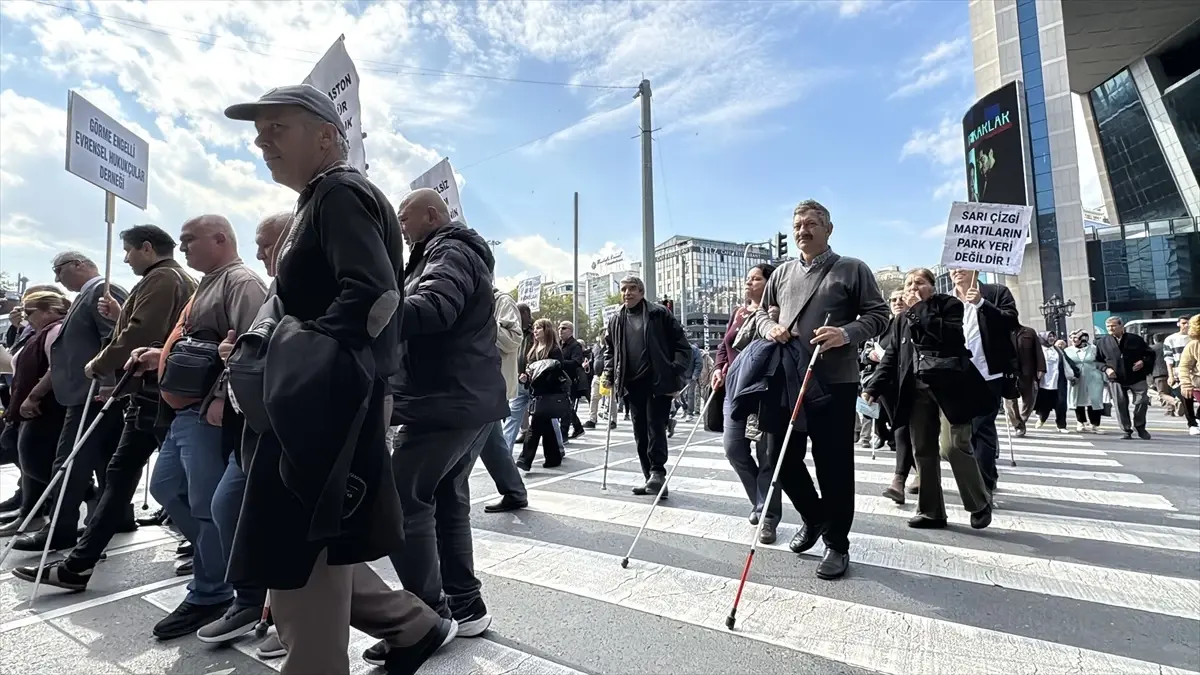 Görme Engellilerden Farkındalık Yürüyüşü