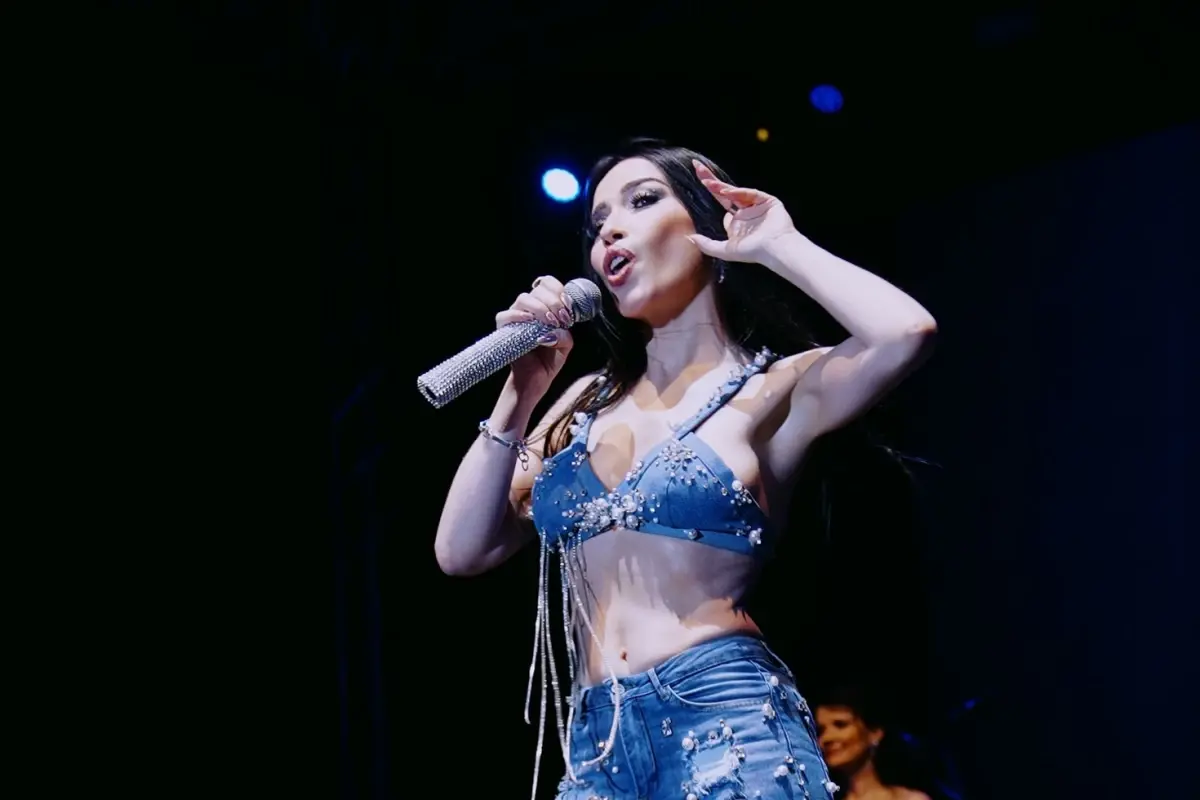 Burcu Güneş\'ten müzik dünyasına sert tepki: Çok araştırdım, bulamadım