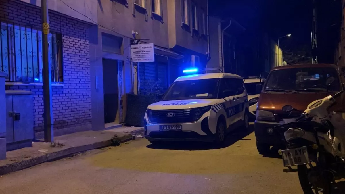 Arkadaşlarının öldüğünü görünce polisi arayıp kaçtılar