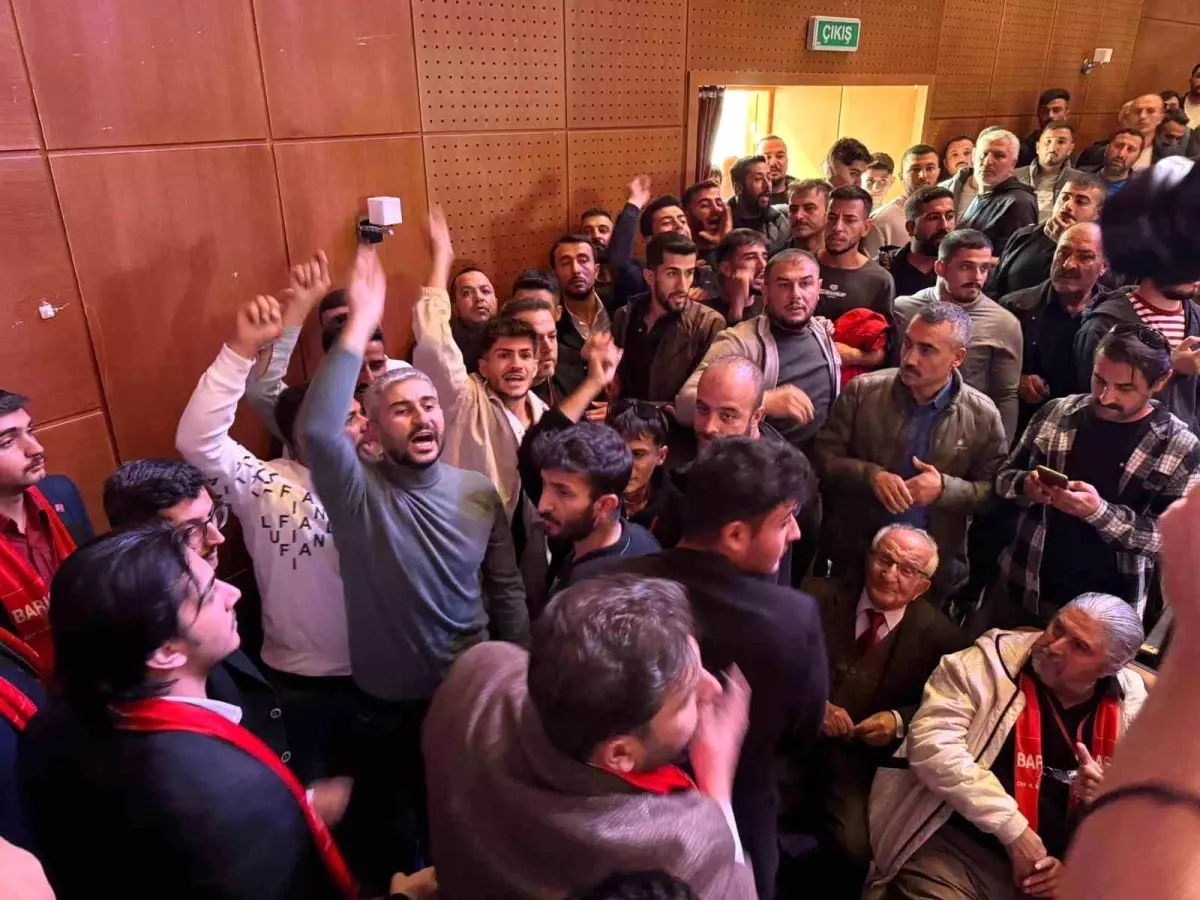 CHP Malatya İl Kongresi\'nde Kavga Çıktı