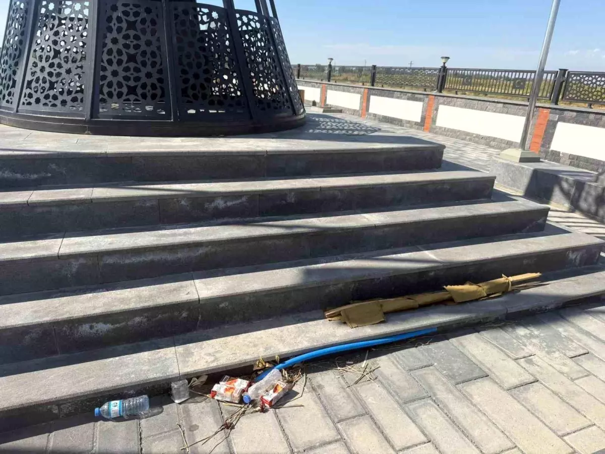 Dilucu Şehitleri Anıtı\'ndaki kirlilik tartışması: Haberi yapan gazeteci gözaltına alındı