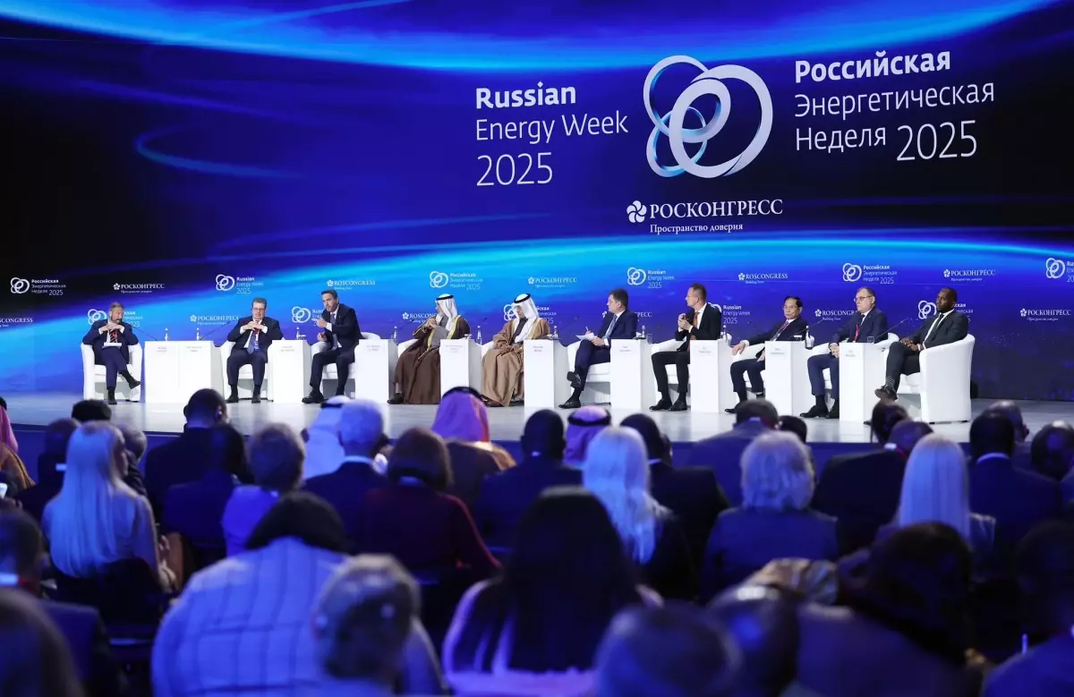 Bakan Bayraktar Moskova\'da Enerji Haftası\'na Katıldı