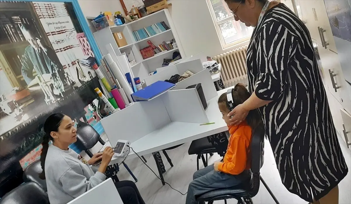 Gelibolu\'da İlkokul Öğrencilerine İşitme Taraması