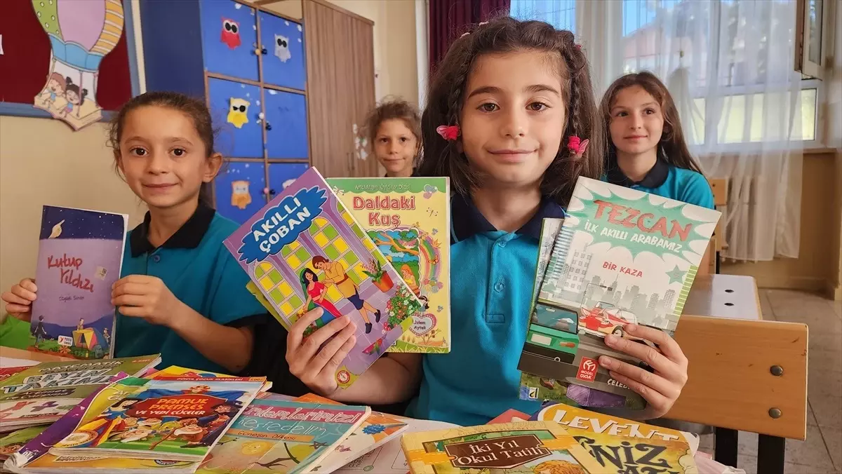 Öğrencilerden \'Kitap Köprüsü\' Bağışı