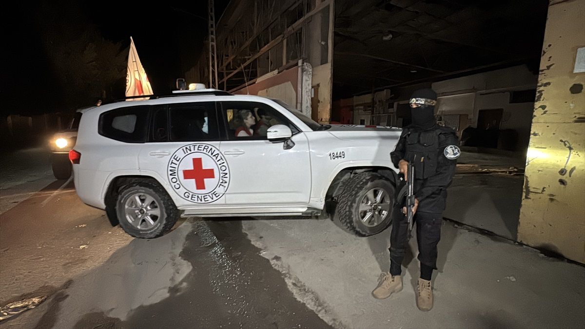 İsrail, Hamas\'tan 4 Esirin Cesedini Teslim Aldı