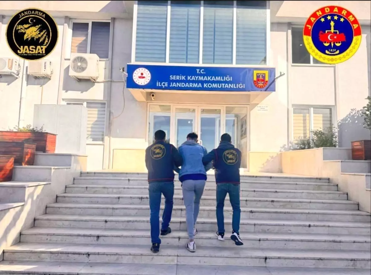 Antalya\'da 208 Aranan Kişi Yakalandı