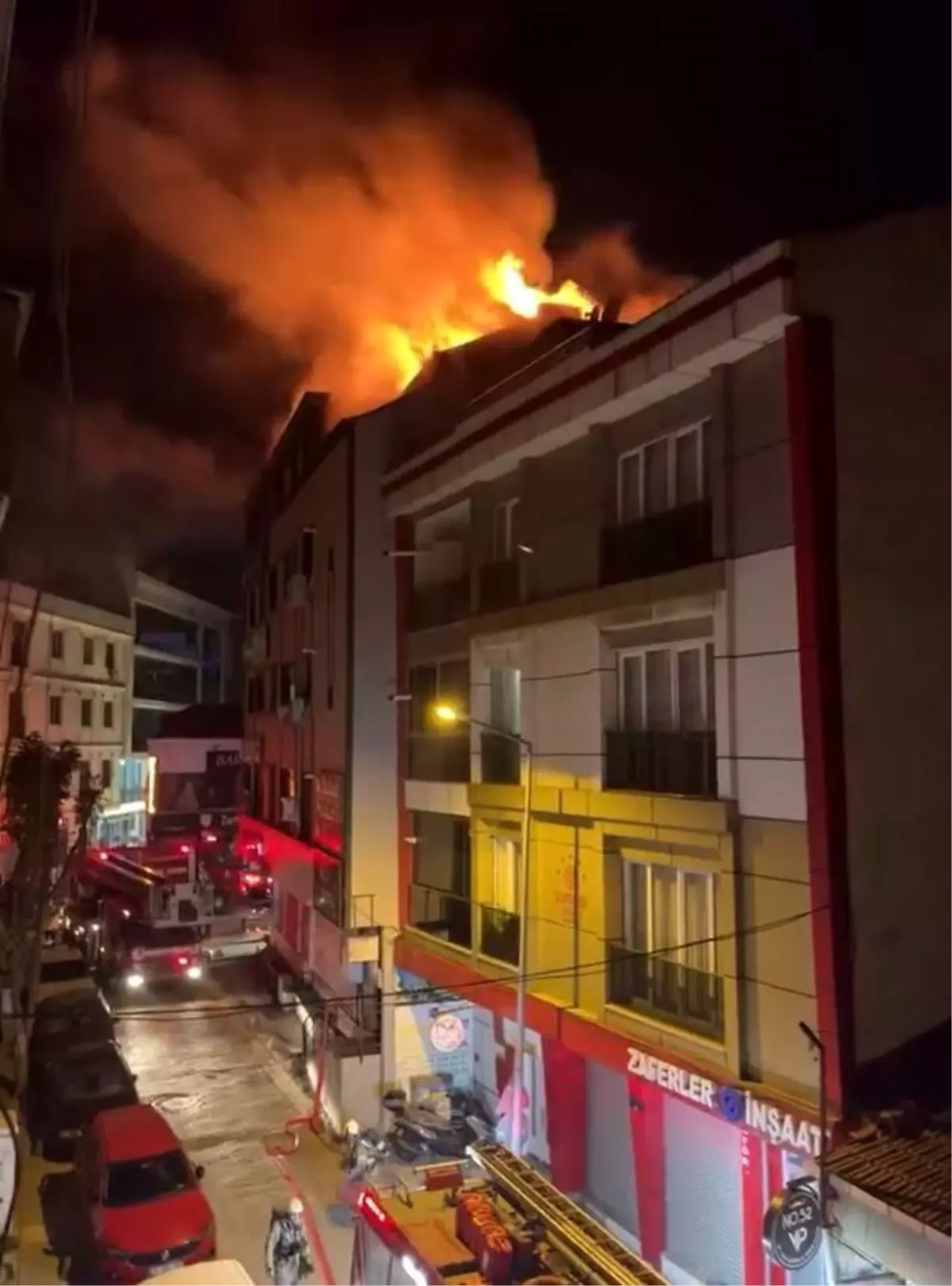 Küçükçekmece\'de Kafe Yangını