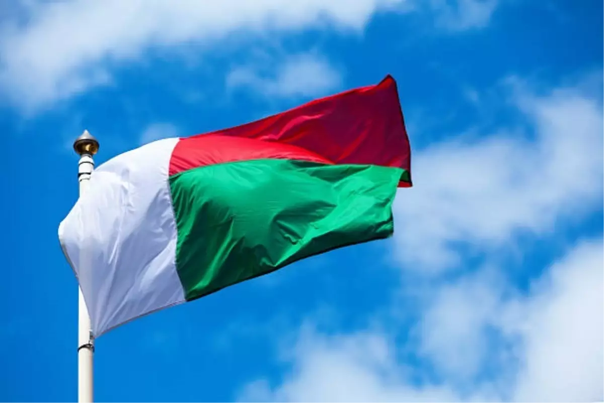 Madagaskar\'da Ordu Yönetime El Koydu