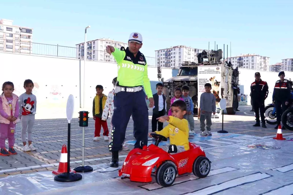 Adıyaman\'da Öğrencilere Trafik Güvenliği Eğitimi