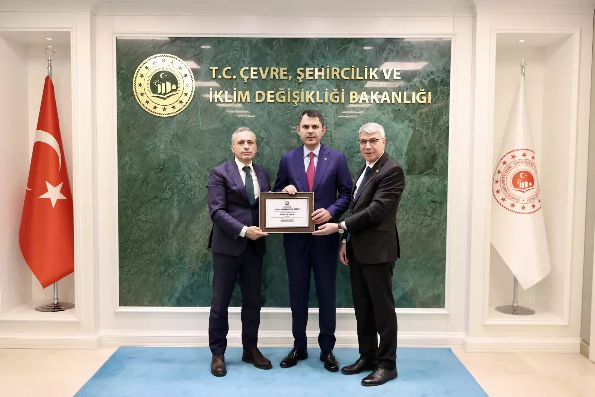 Bakan Kurum\'a Fahri Hemşehrilik Beratı