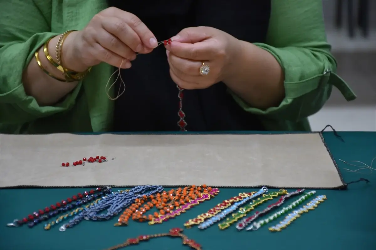 Engelsiz Anneler Projesi ile Takı Tasarım Kursu