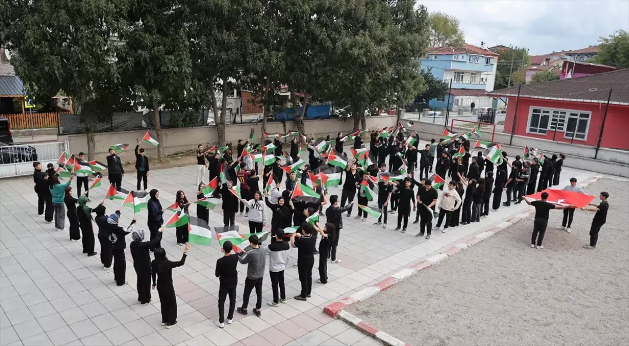 Alaçam Lisesinden Filistin\'e Destek: Öğrencilerden Gazze Koreografisi