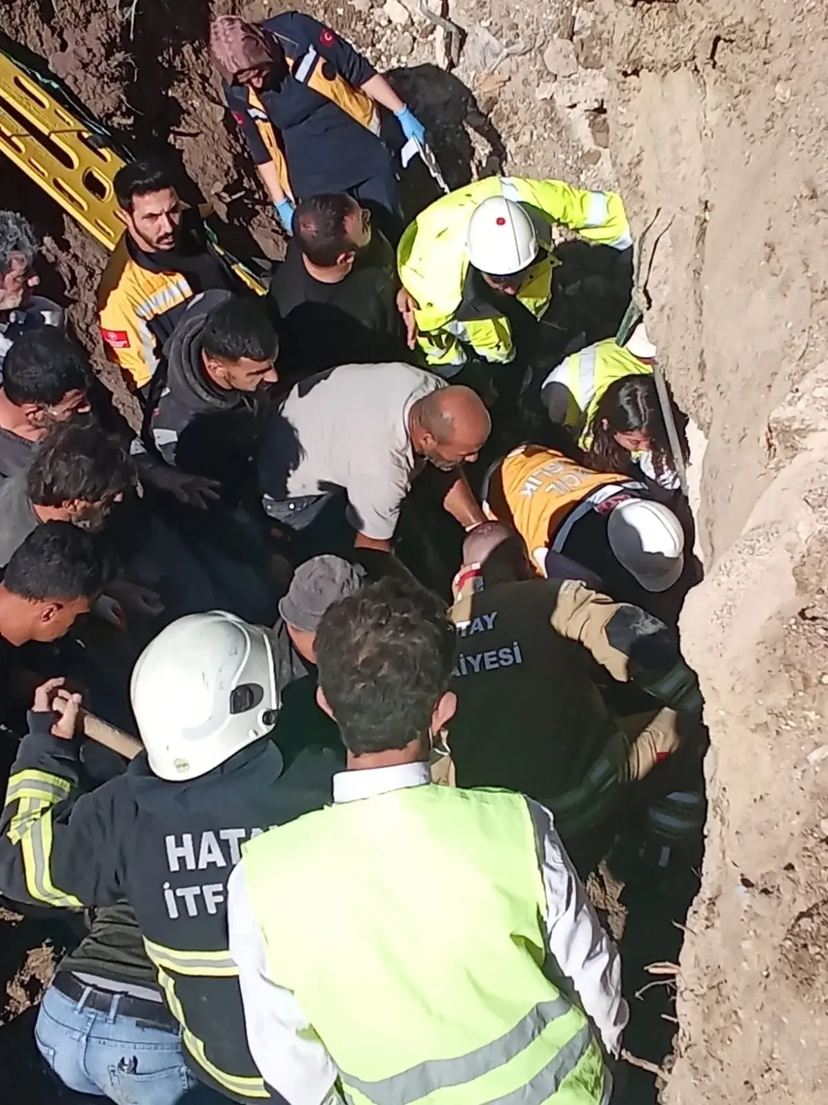 Hatay\'da İşçi Toprak Kaymasında Yaralandı