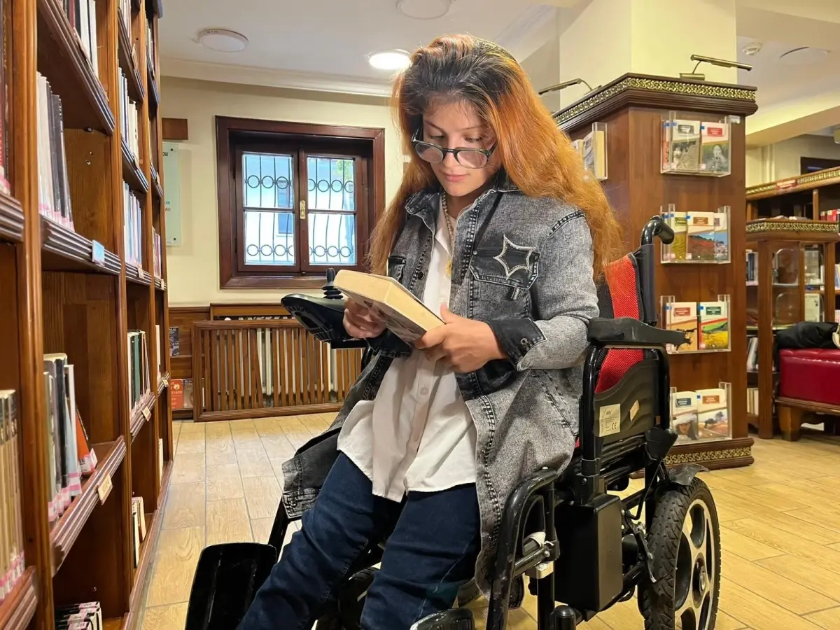 Serebral Palsi Hastası Özlem\'in Yazarlık Hayali