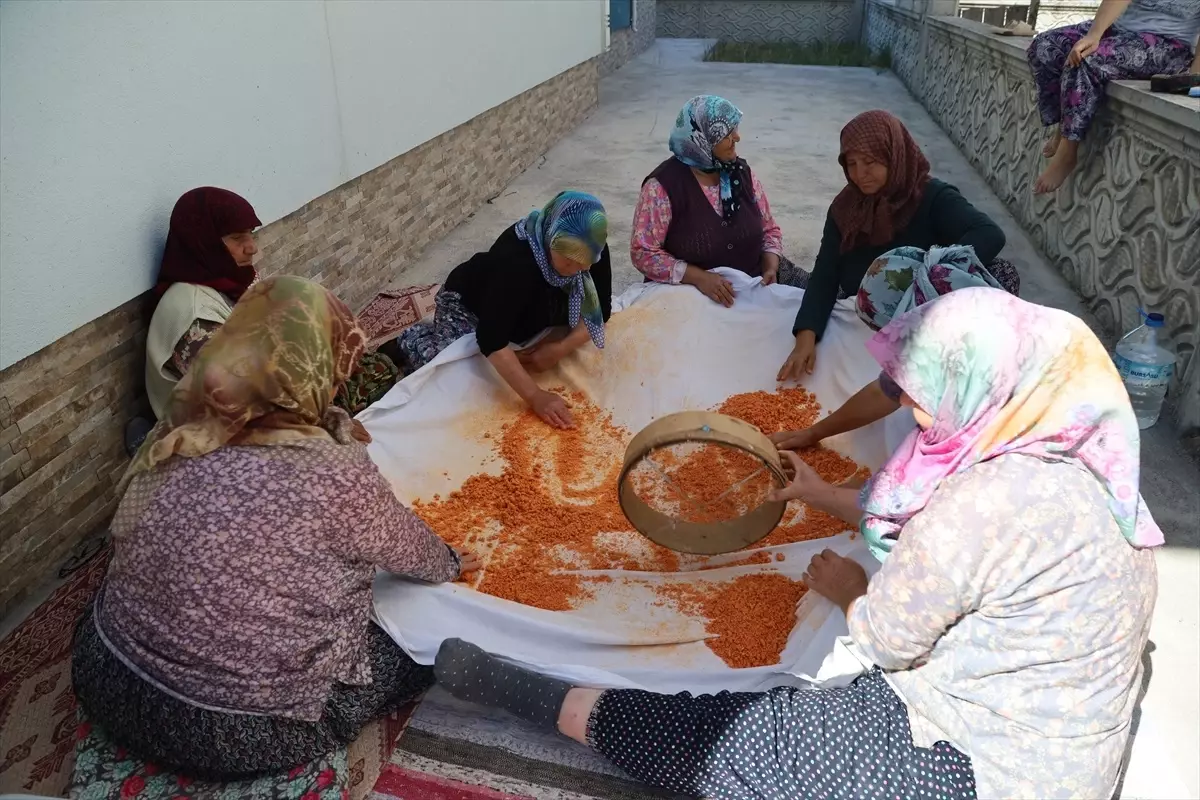 Sındırgı\'da Kadınlardan İmeceyle Tarhana