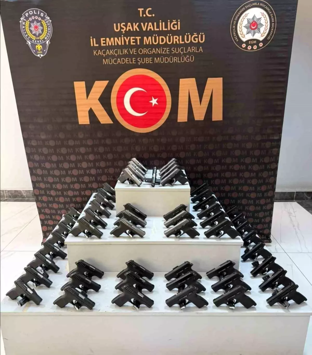 Uşak\'ta 55 Ruhsatsız Tabanca Ele Geçirildi