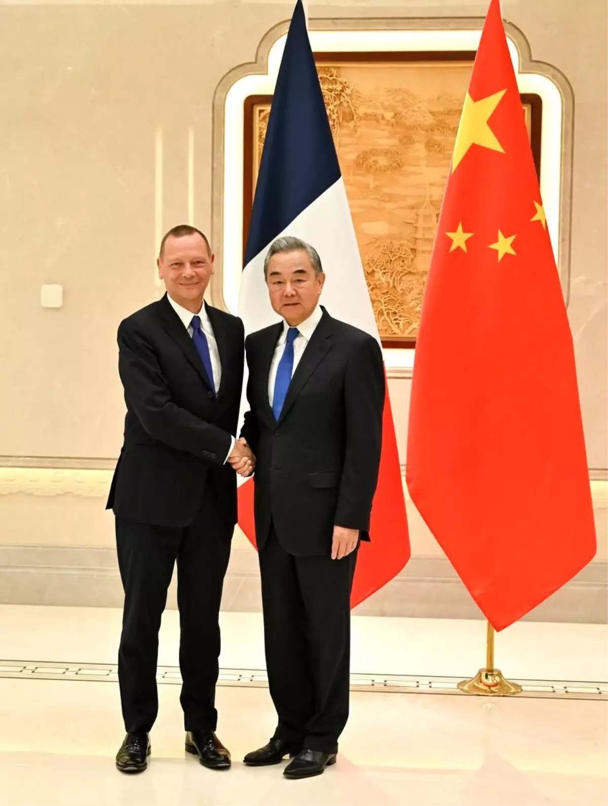 Çin-Fransa İlişkileri Güçleniyor