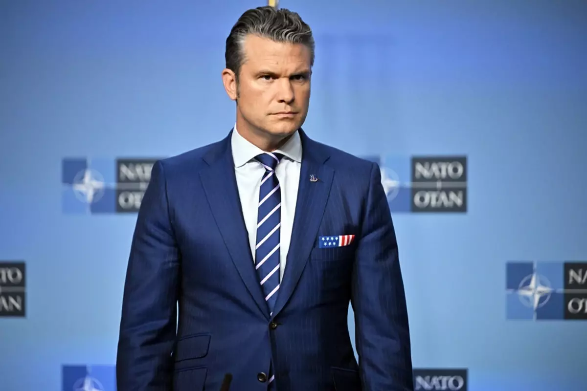 ABD Savunma Bakanı Hegseth\'in uçağı İngiltere\'ye acil iniş yaptı