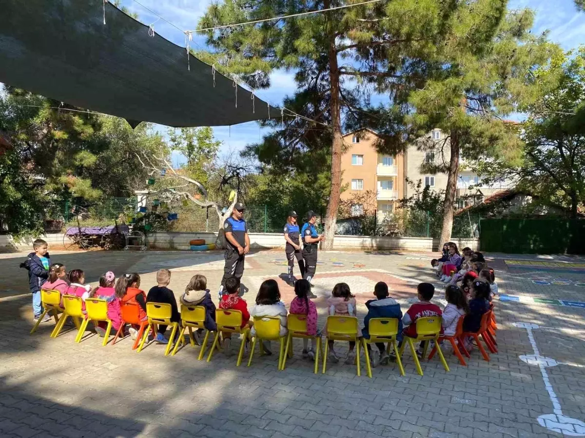 Polis, Minik Öğrencilere Mesleği Tanıttı