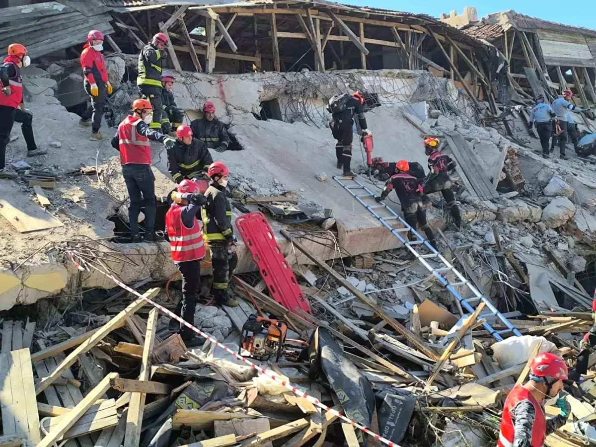 Gazipaşa\'da Deprem Tatbikatı Gerçeğini Aratmadı