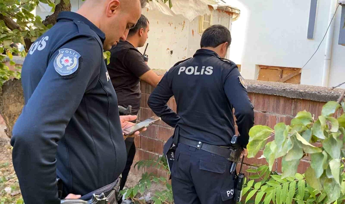 Aksaray\'da Genç Pencereden Düştü